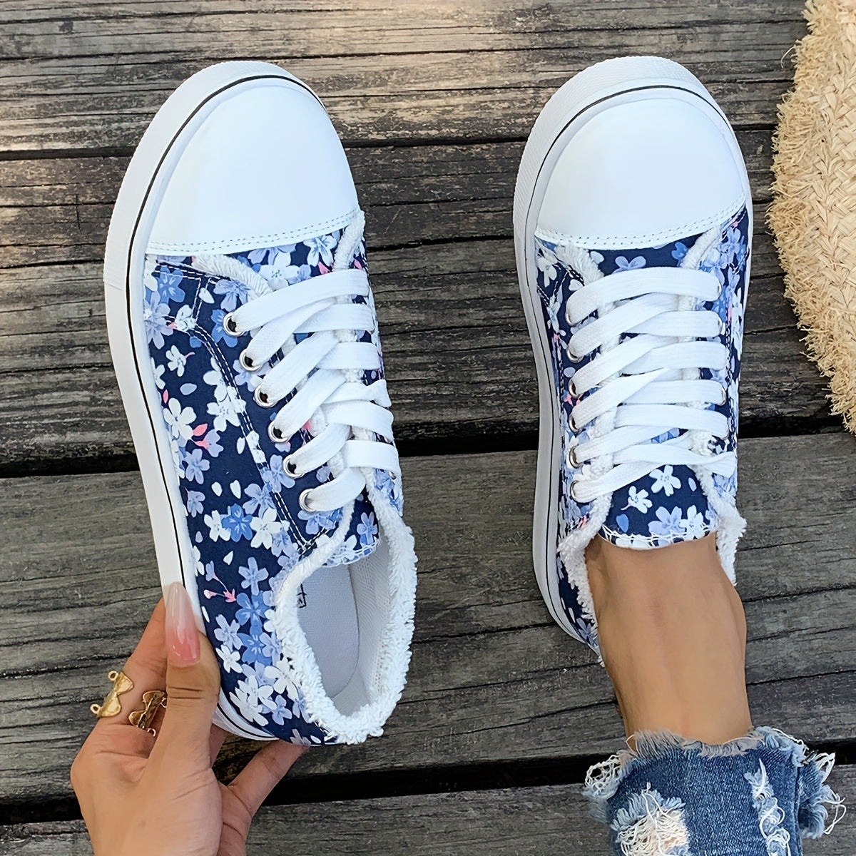 Bristy | Sneakers with Floral Print Lace-Up Closure