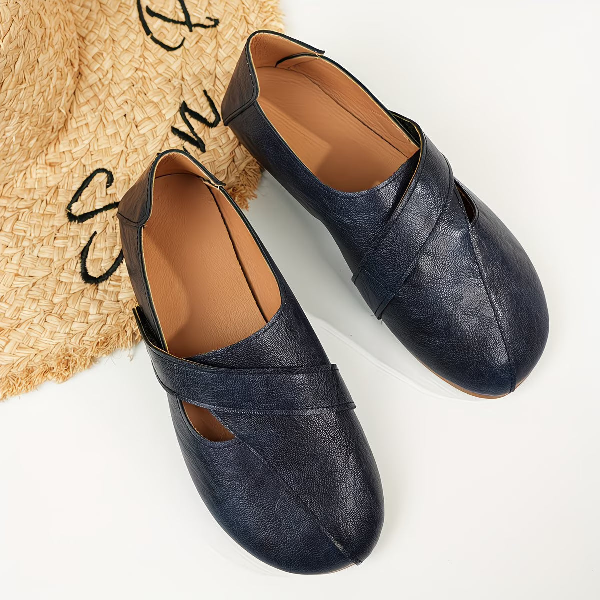 Tandara | Flat Shoes With Cross Strap Design