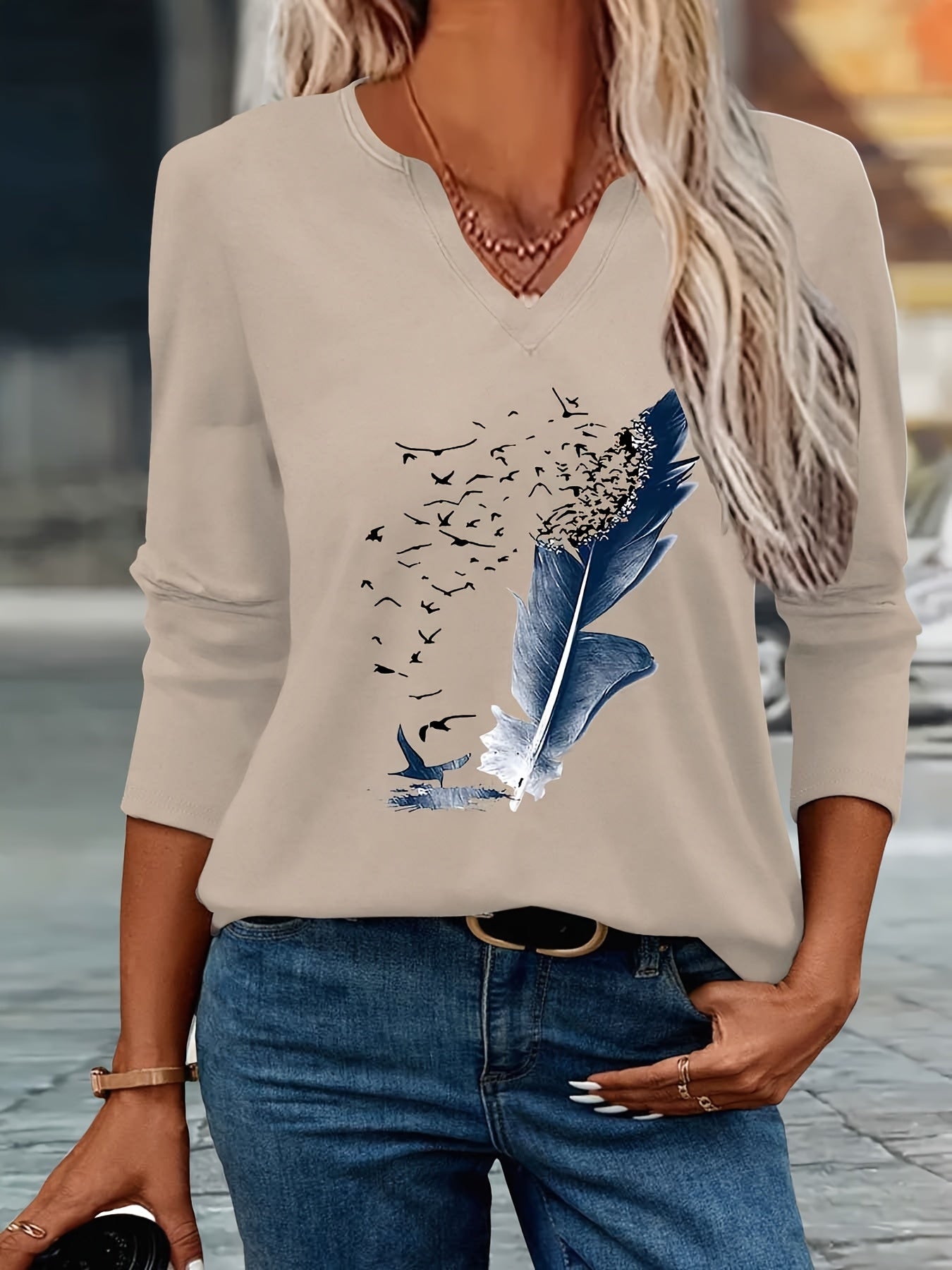 Liliieuza | V-Neck Feather Print Shirt in Grey