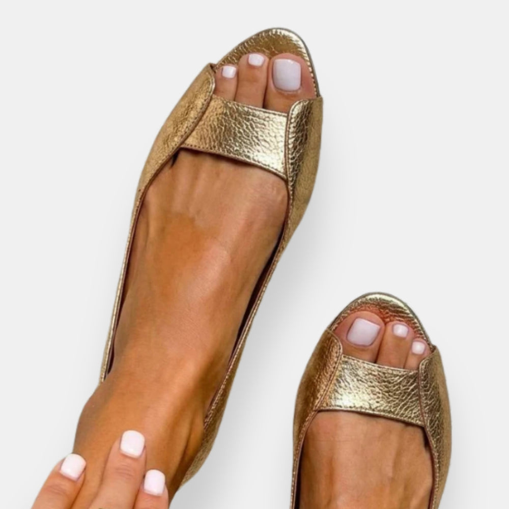 Fryda | Flat Sandals with Metallic Textured Upper