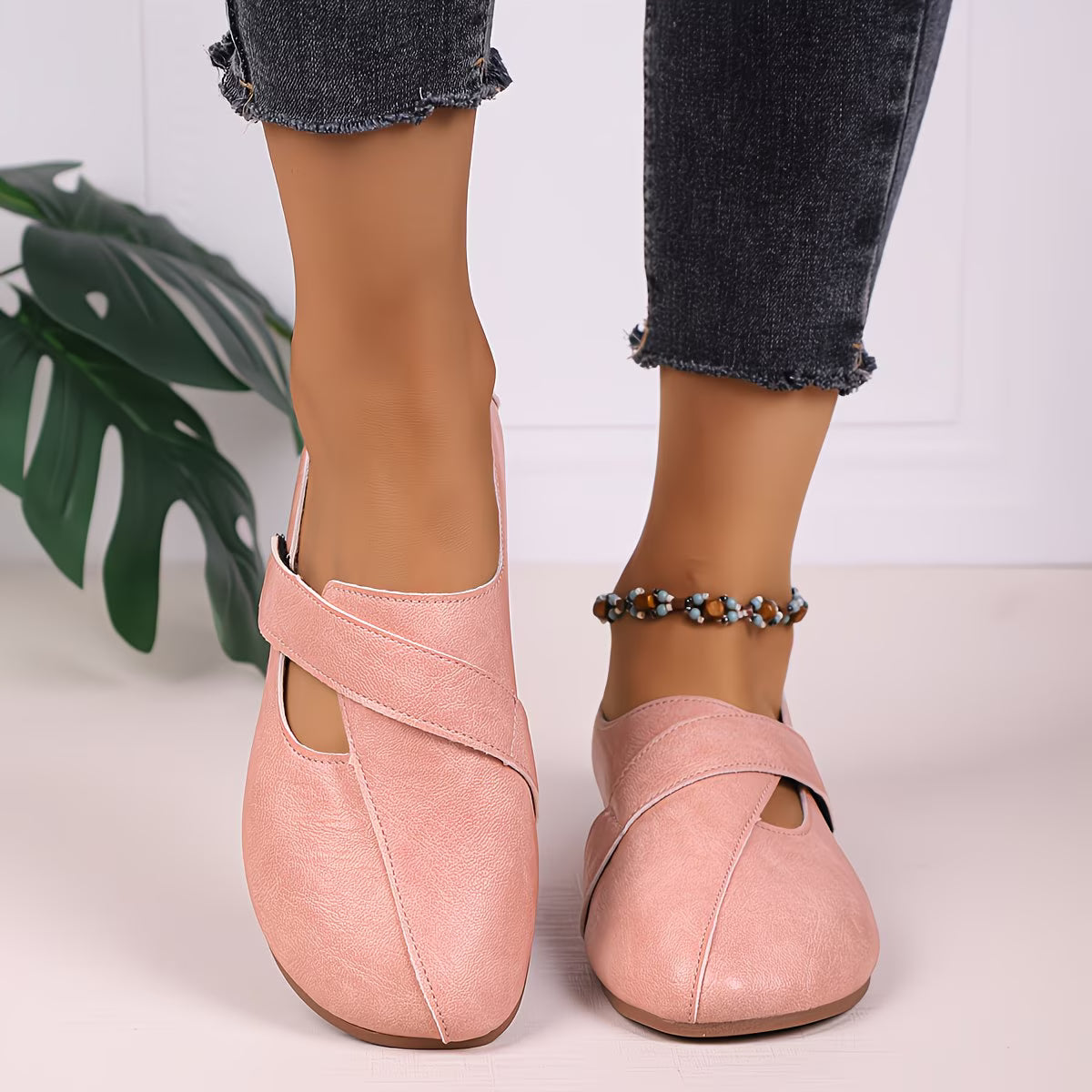 Tandara | Flat Shoes With Cross Strap Design