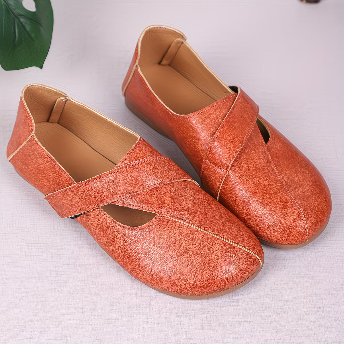 Tandara | Flat Shoes With Cross Strap Design