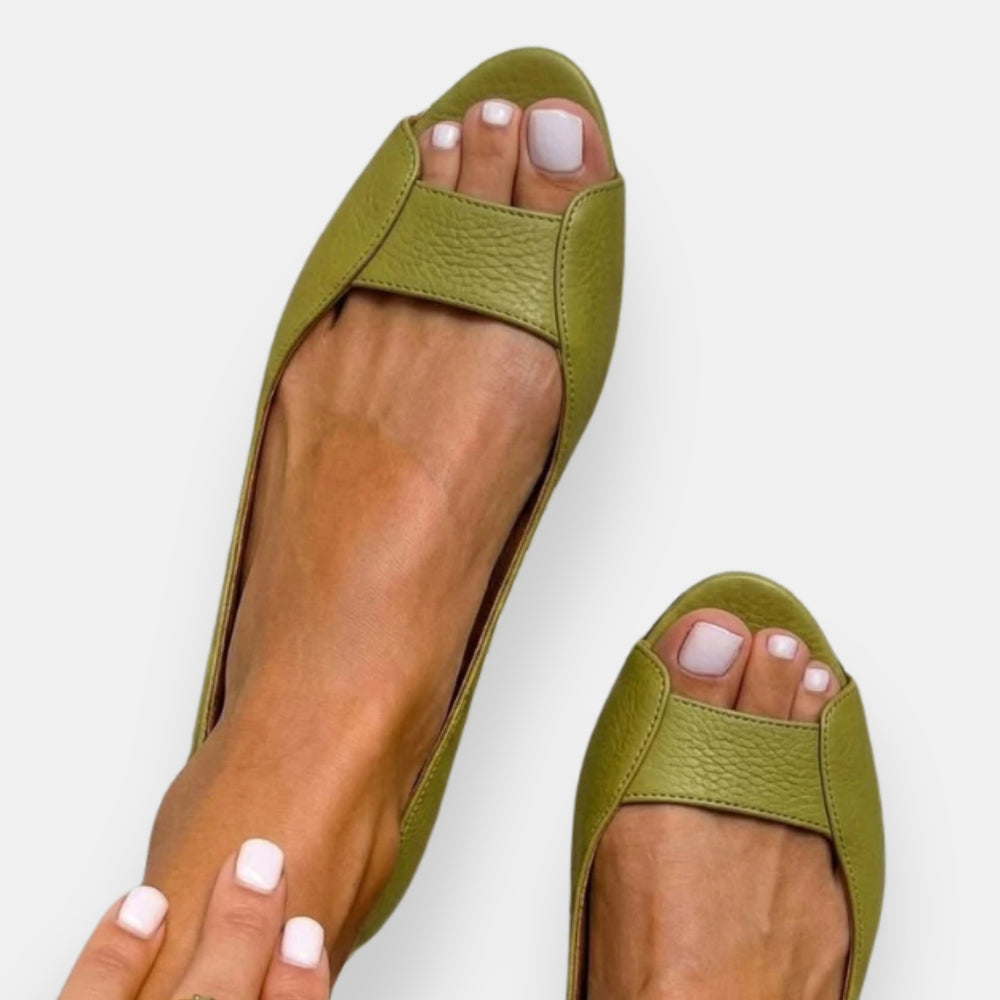 Fryda | Flat Sandals with Metallic Textured Upper