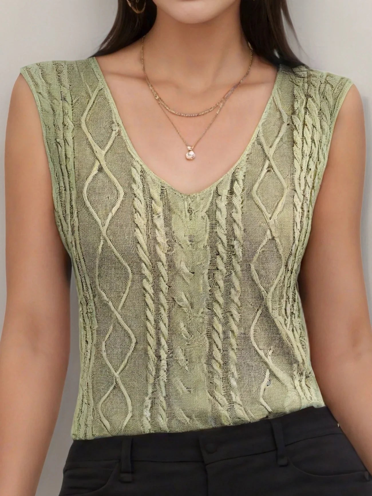 Juno | Sleeveless Cable Knit V-Neck Sweater Top