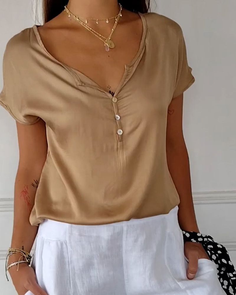 Julity | Short Sleeve Henley Neck Blouse