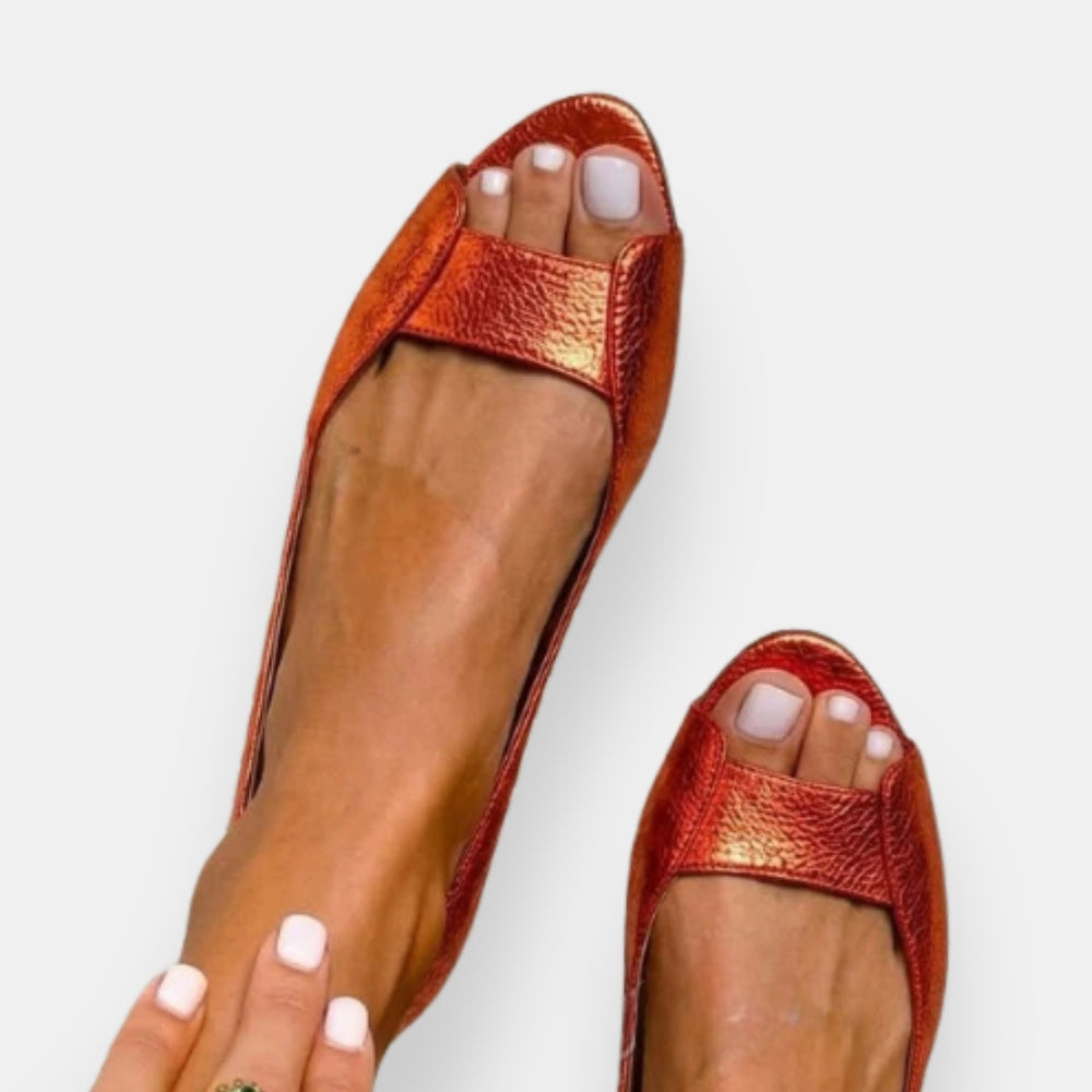 Fryda | Flat Sandals with Metallic Textured Upper