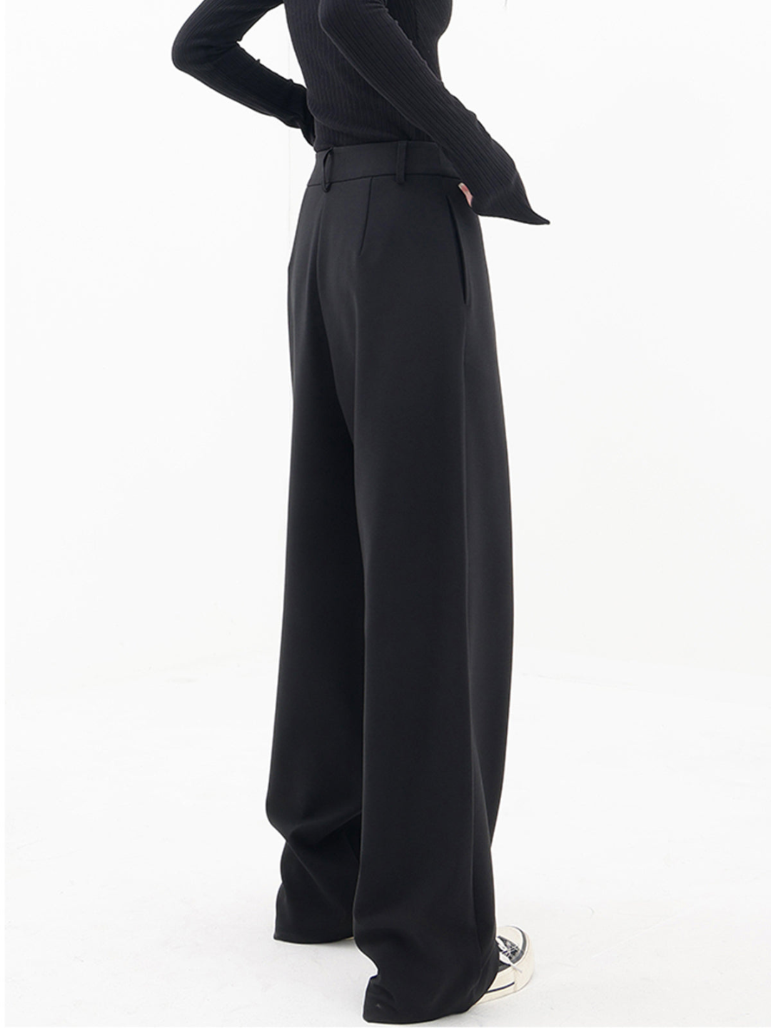 Briia | Baggy Pants with Button Detail in Black