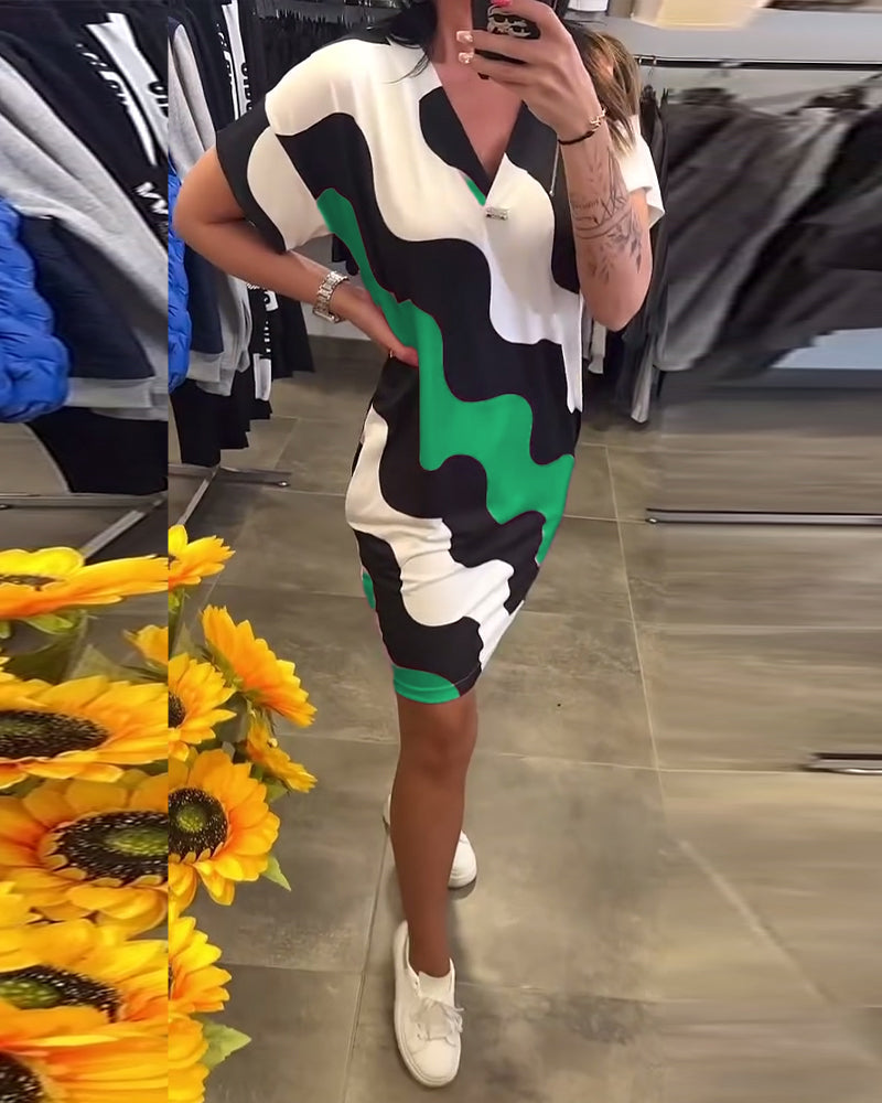 Penelope | V Neck Wavy Print Shift Dress