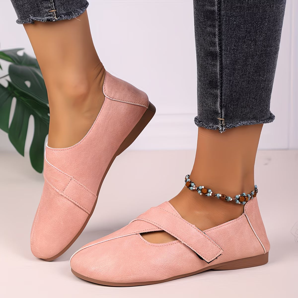 Tandara | Flat Shoes With Cross Strap Design