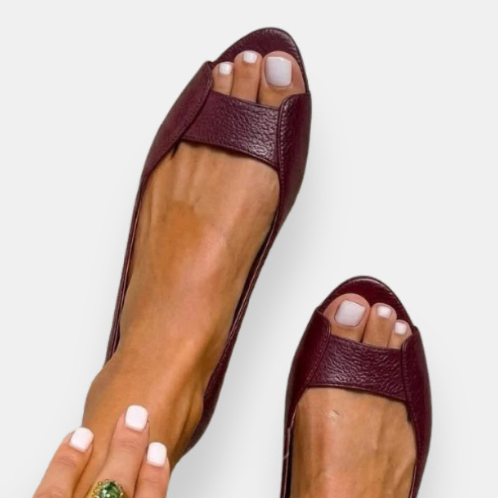 Fryda | Flat Sandals with Metallic Textured Upper