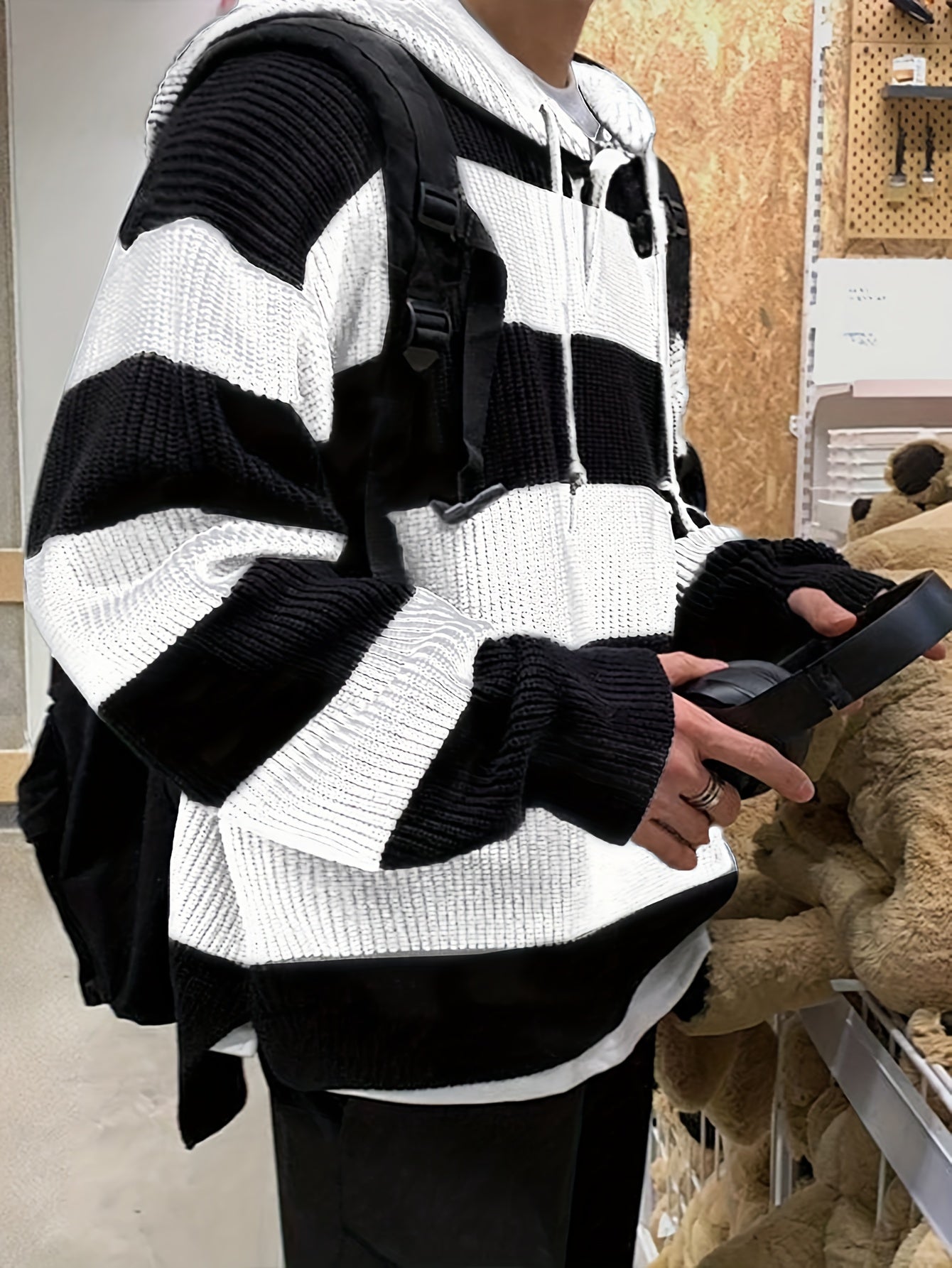Tenzin | Knitted Hoodie with Oversized Striped Fit