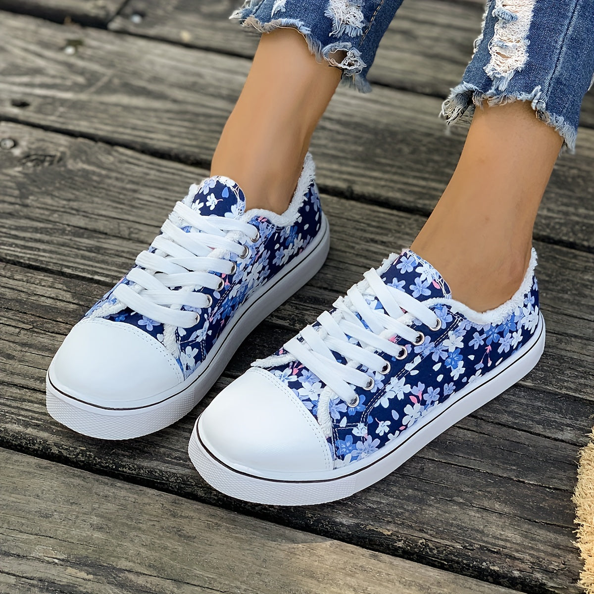 Bristy | Sneakers with Floral Print Lace-Up Closure