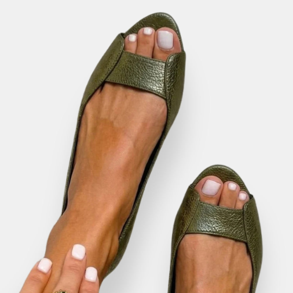 Fryda | Flat Sandals with Metallic Textured Upper