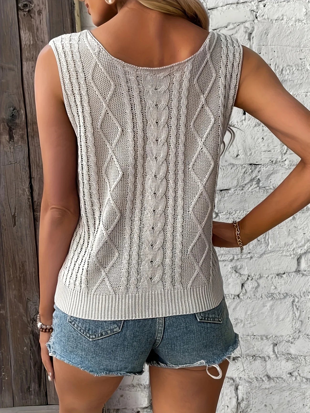Juno | Sleeveless Cable Knit V-Neck Sweater Top