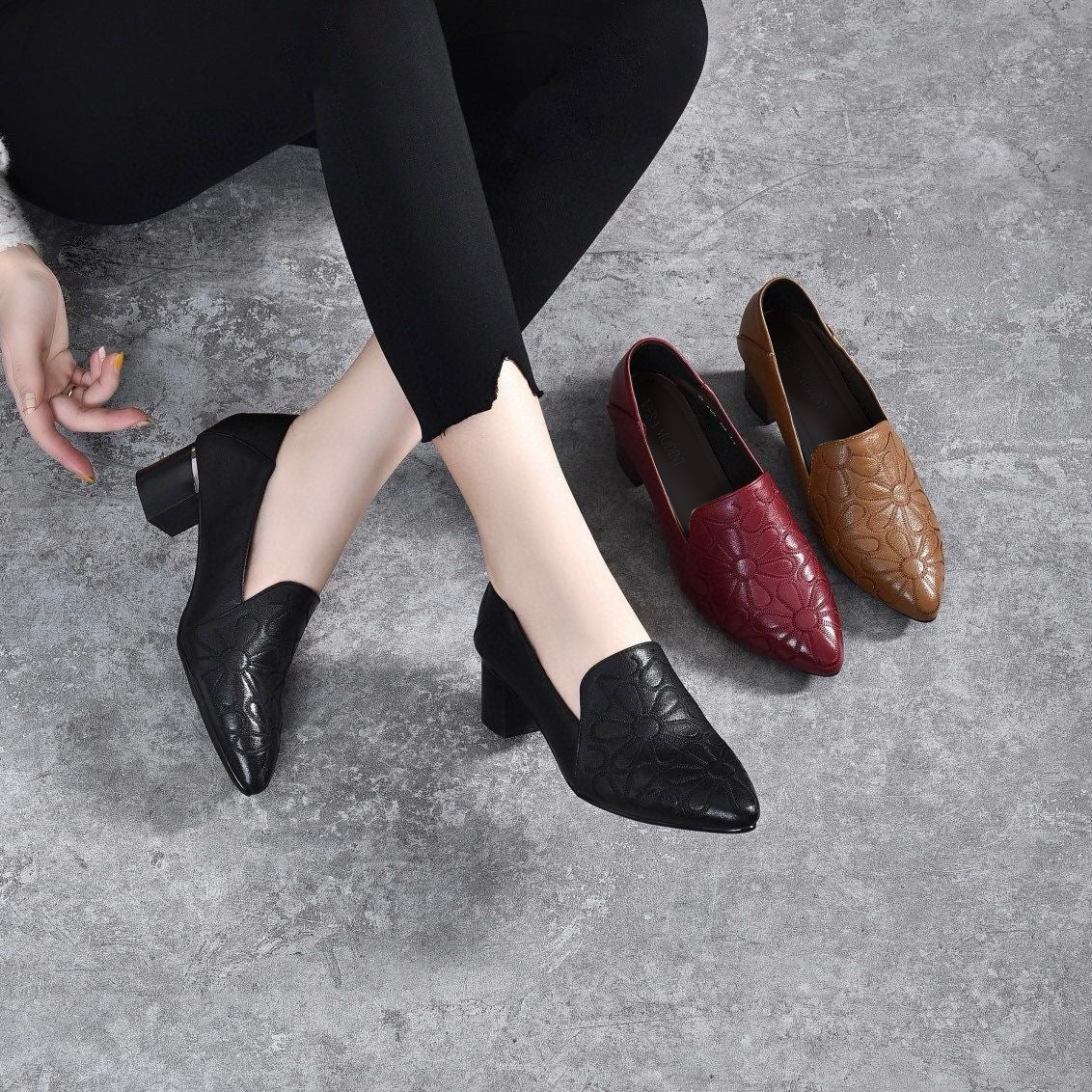 Minhora - Pointed Toe Floral Block Heel Pumps
