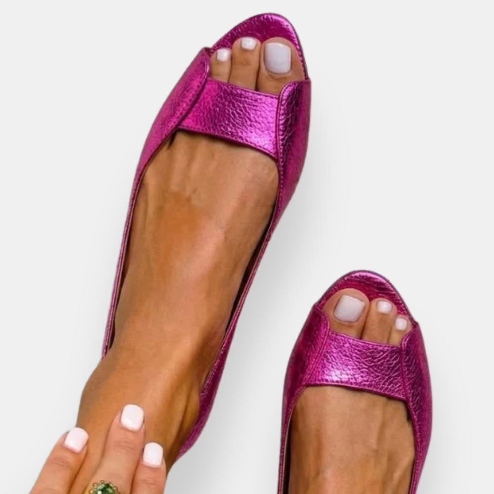 Fryda | Flat Sandals with Metallic Textured Upper