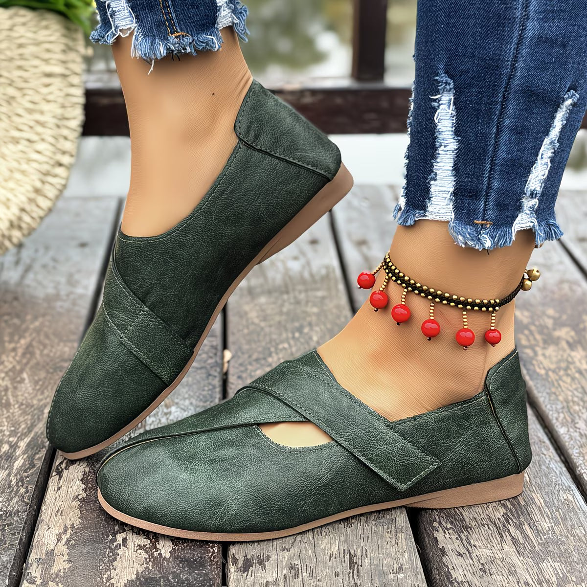 Tandara | Flat Shoes With Cross Strap Design