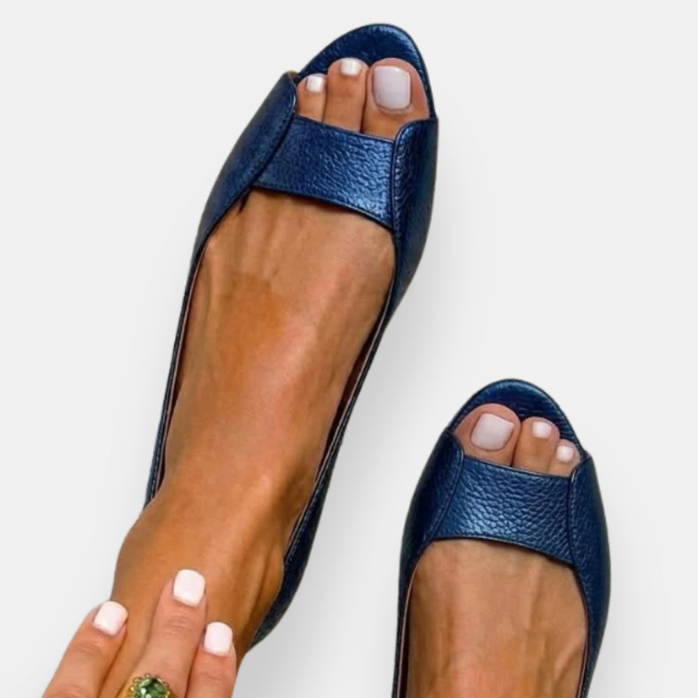 Fryda | Flat Sandals with Metallic Textured Upper
