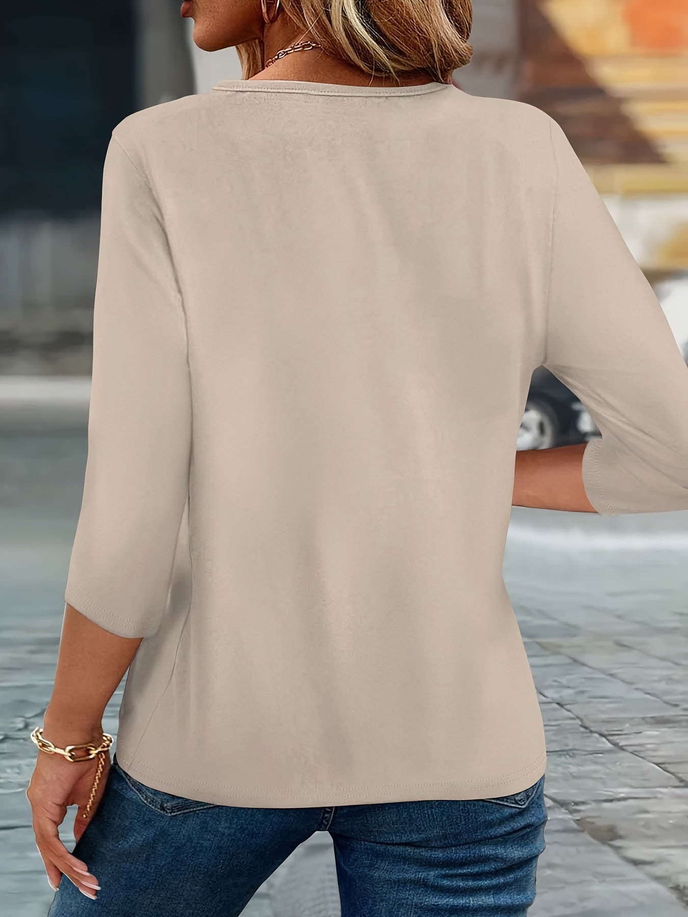Liliieuza | V-Neck Feather Print Shirt in Grey