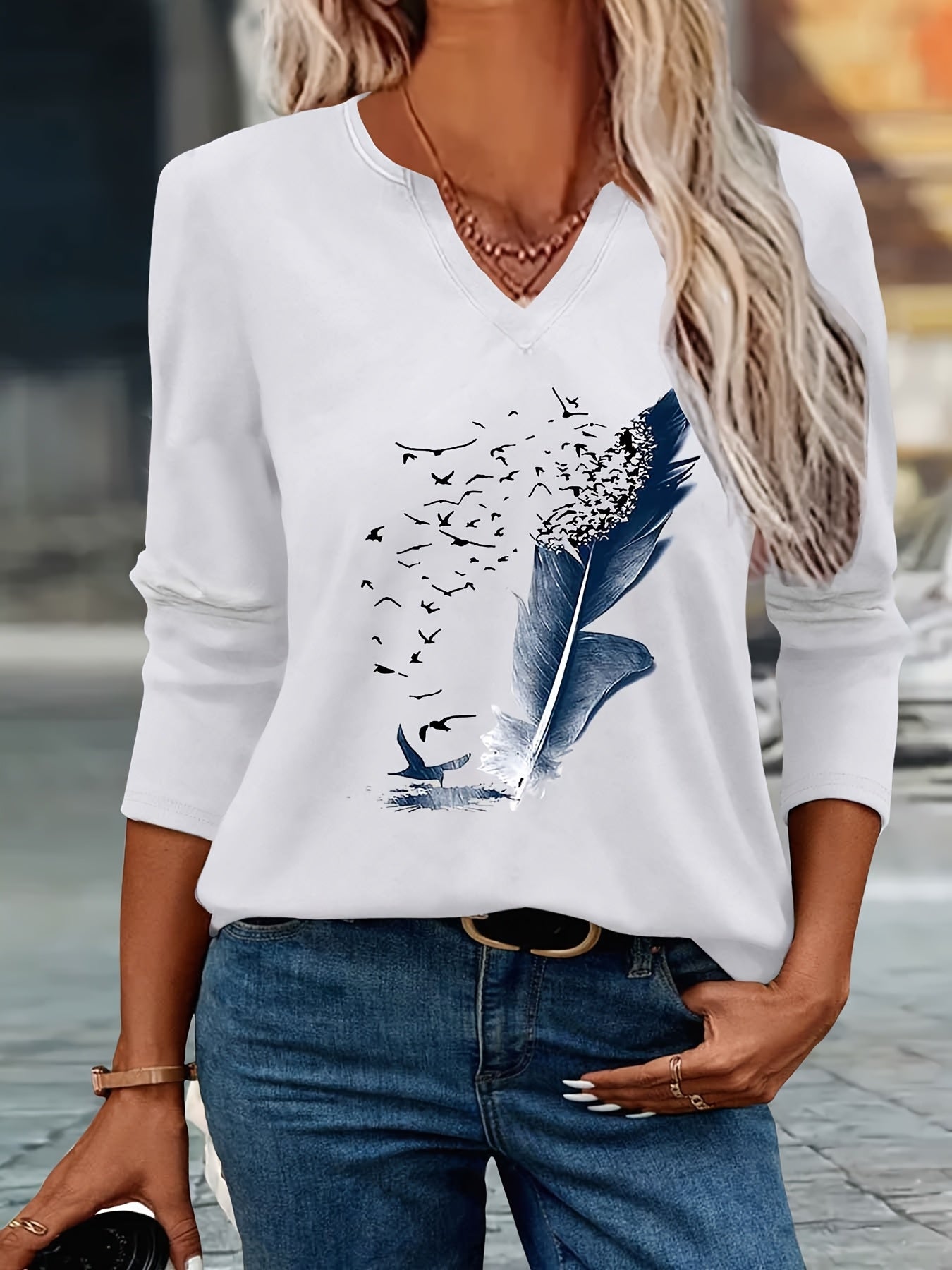 Liliieuza | V-Neck Feather Print Shirt in Grey