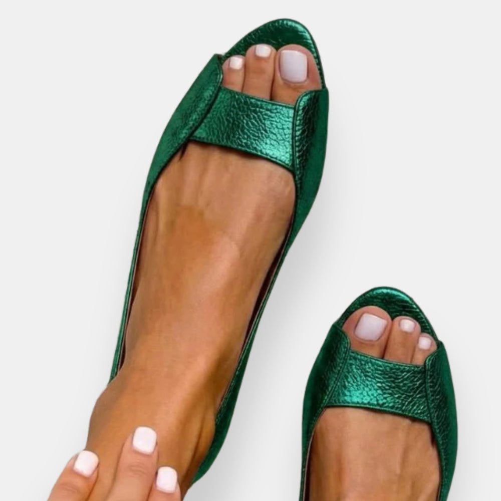 Fryda | Flat Sandals with Metallic Textured Upper
