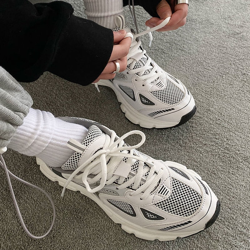 Unisex sneaker flach | Sneakers with Classic Lace-Up Design