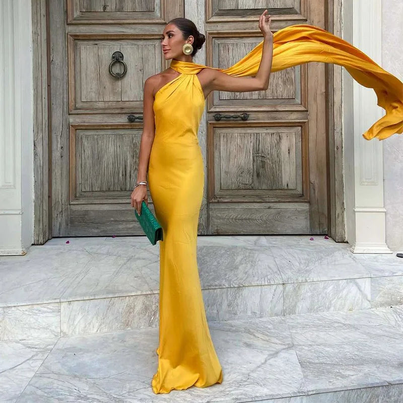 Lucila - Halter Neck Backless Maxi Dress