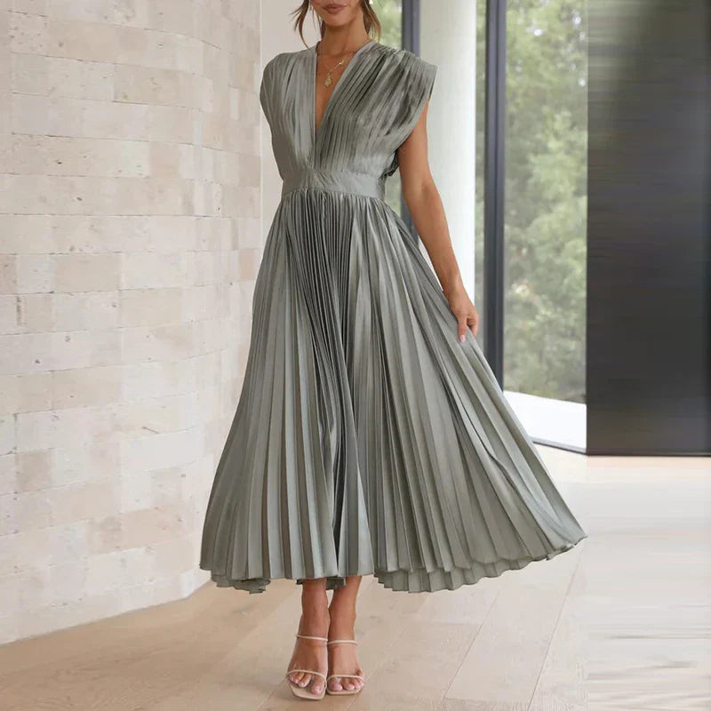 Gonny | Pleated V Neck Sleeveless Midi Dress