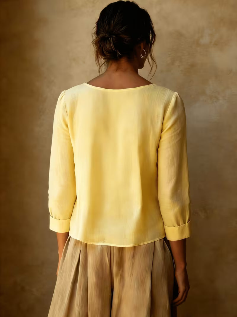 Gelina | Blouse with Round Neck and Front Pleats