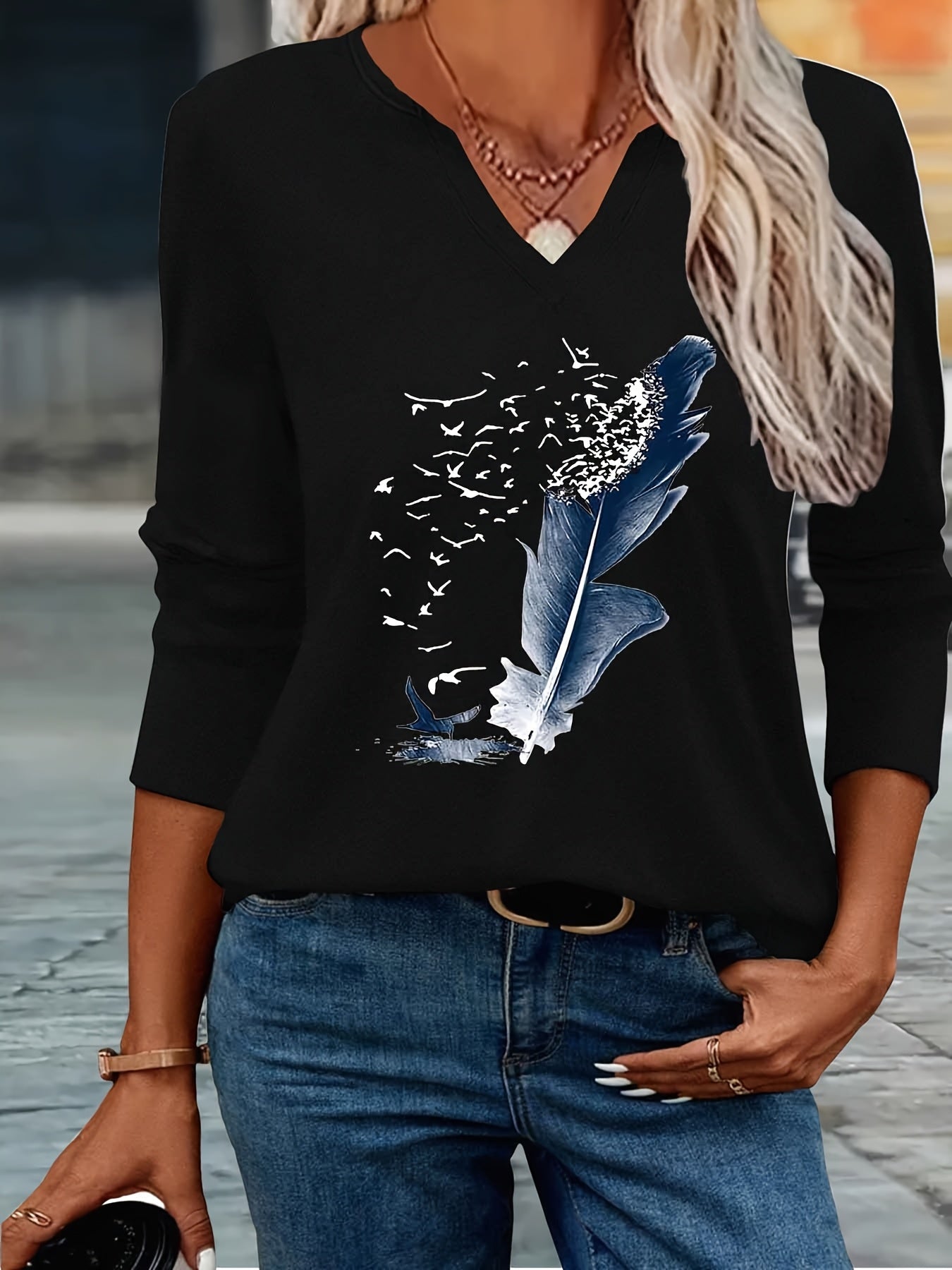 Liliieuza | V-Neck Feather Print Shirt in Grey