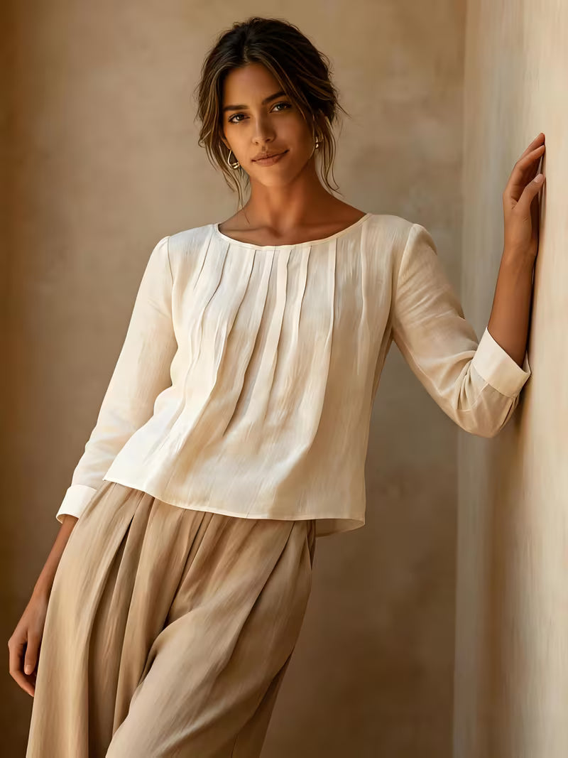 Gelina | Blouse with Round Neck and Front Pleats