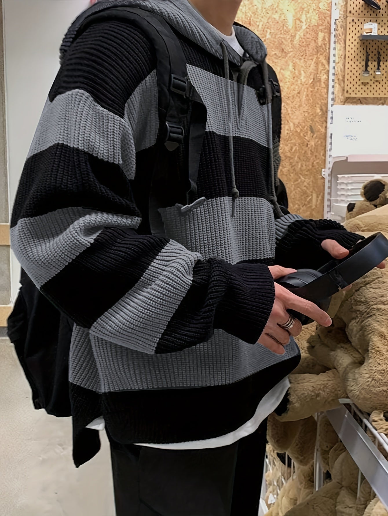 Tenzin | Knitted Hoodie with Oversized Striped Fit
