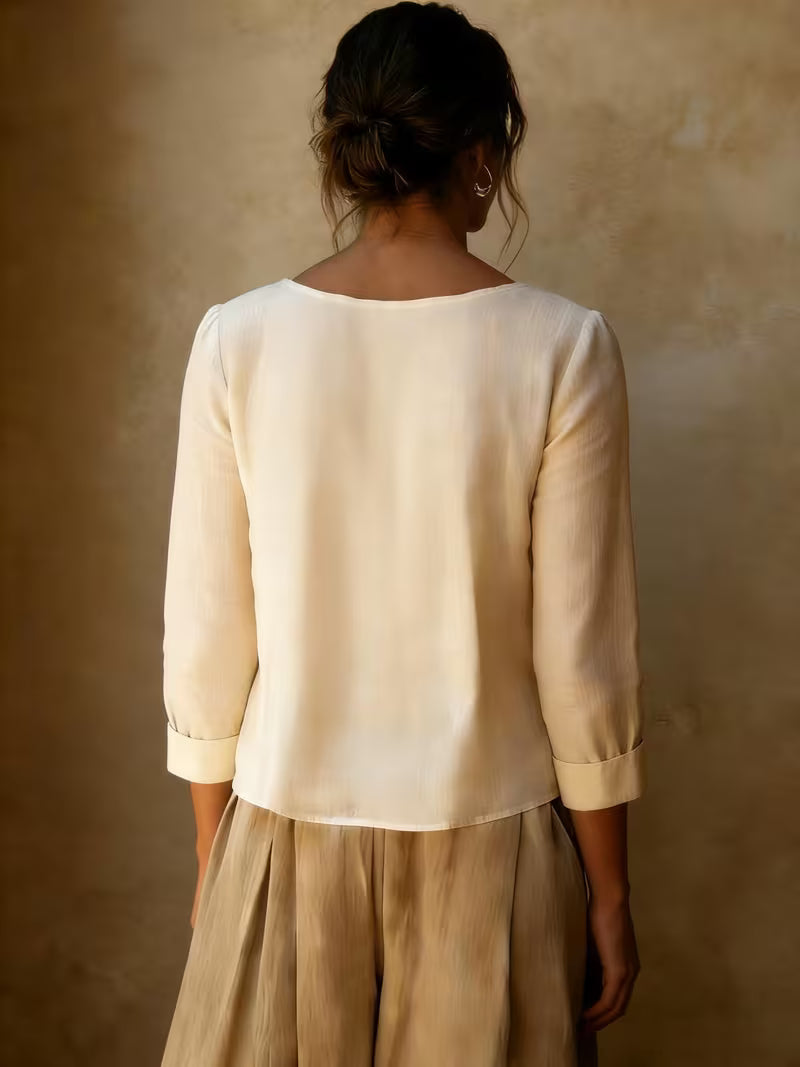 Gelina | Blouse with Round Neck and Front Pleats