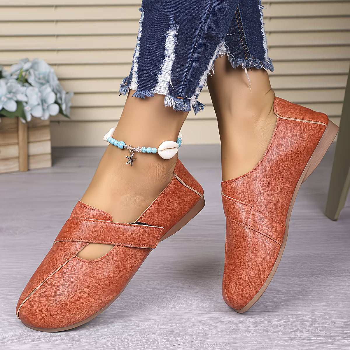 Tandara | Flat Shoes With Cross Strap Design