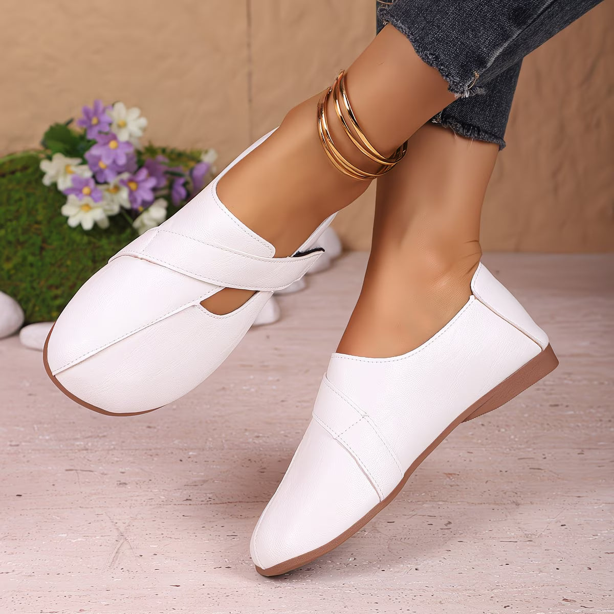 Tandara | Flat Shoes With Cross Strap Design