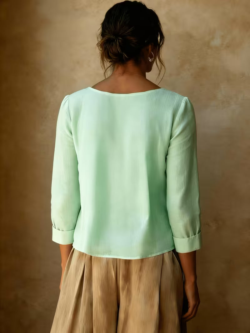 Gelina | Blouse with Round Neck and Front Pleats