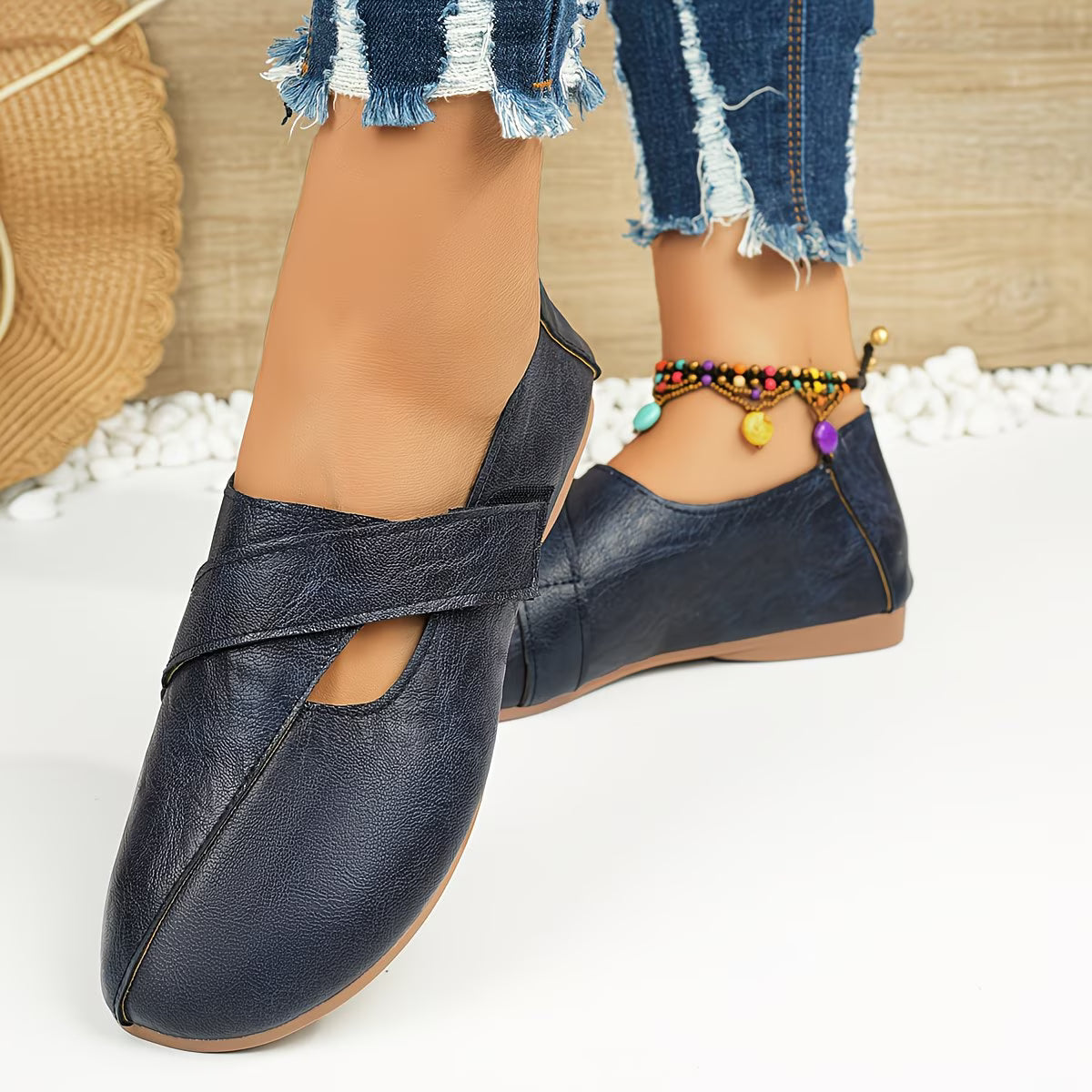 Tandara | Flat Shoes With Cross Strap Design