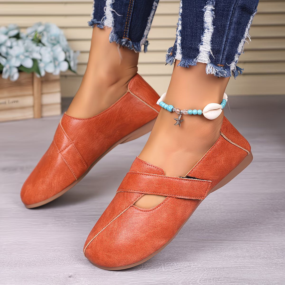 Tandara | Flat Shoes With Cross Strap Design