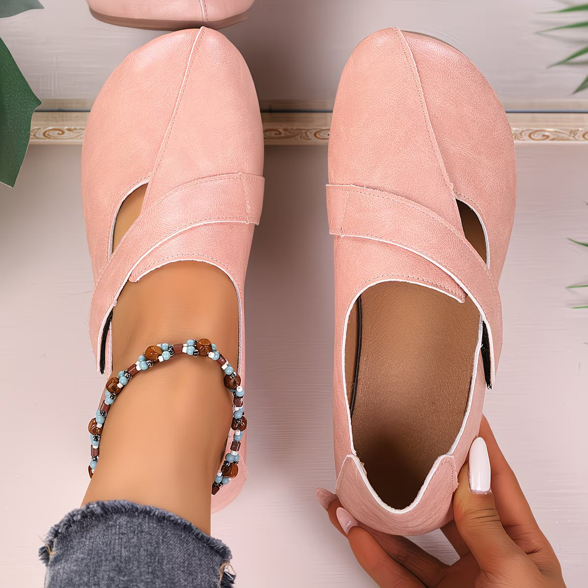 Tandara | Flat Shoes With Cross Strap Design