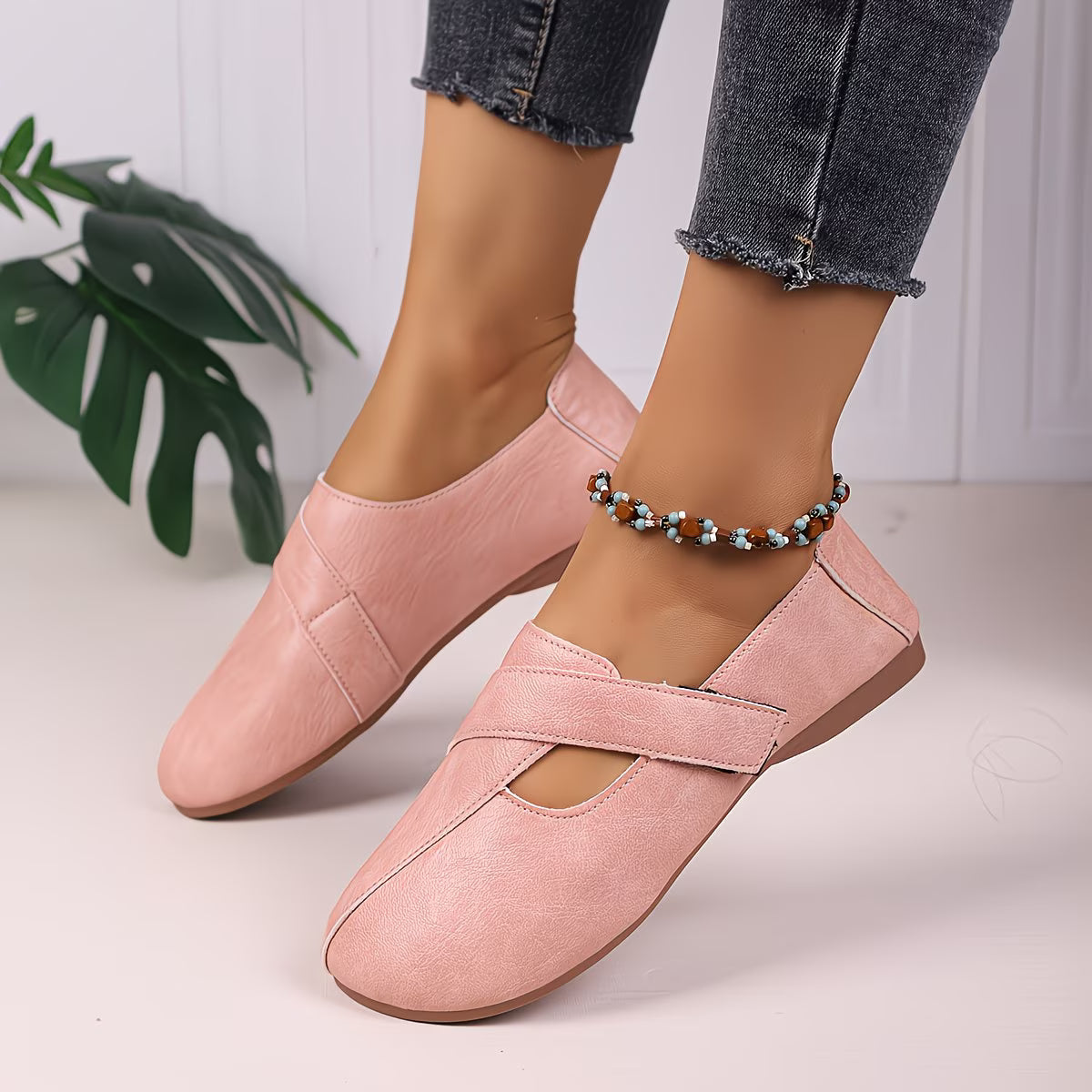 Tandara | Flat Shoes With Cross Strap Design