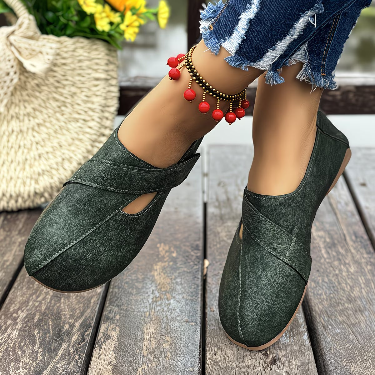 Tandara | Flat Shoes With Cross Strap Design