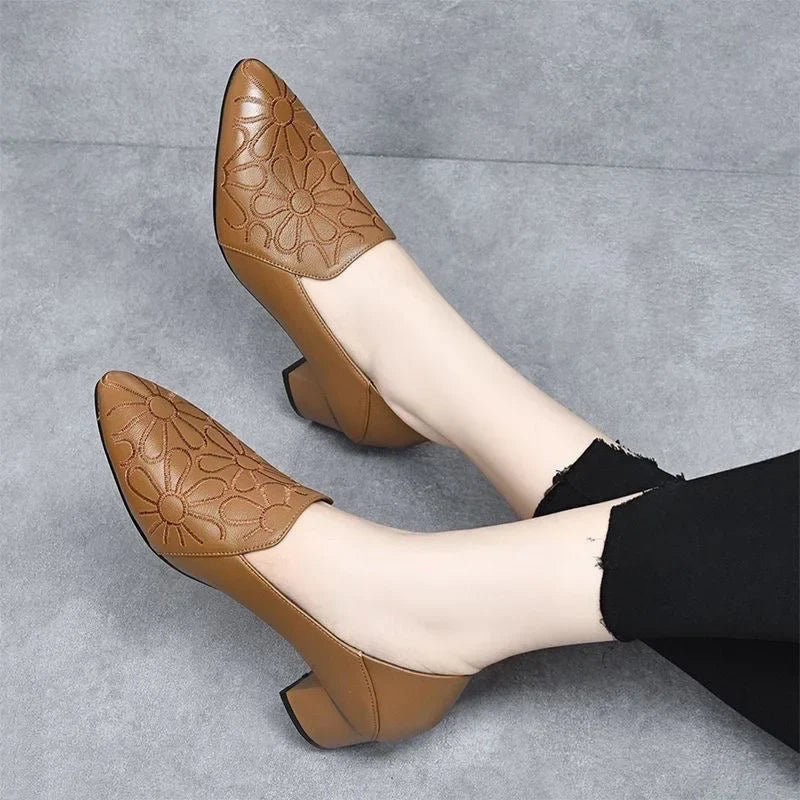 Minhora - Pointed Toe Floral Block Heel Pumps
