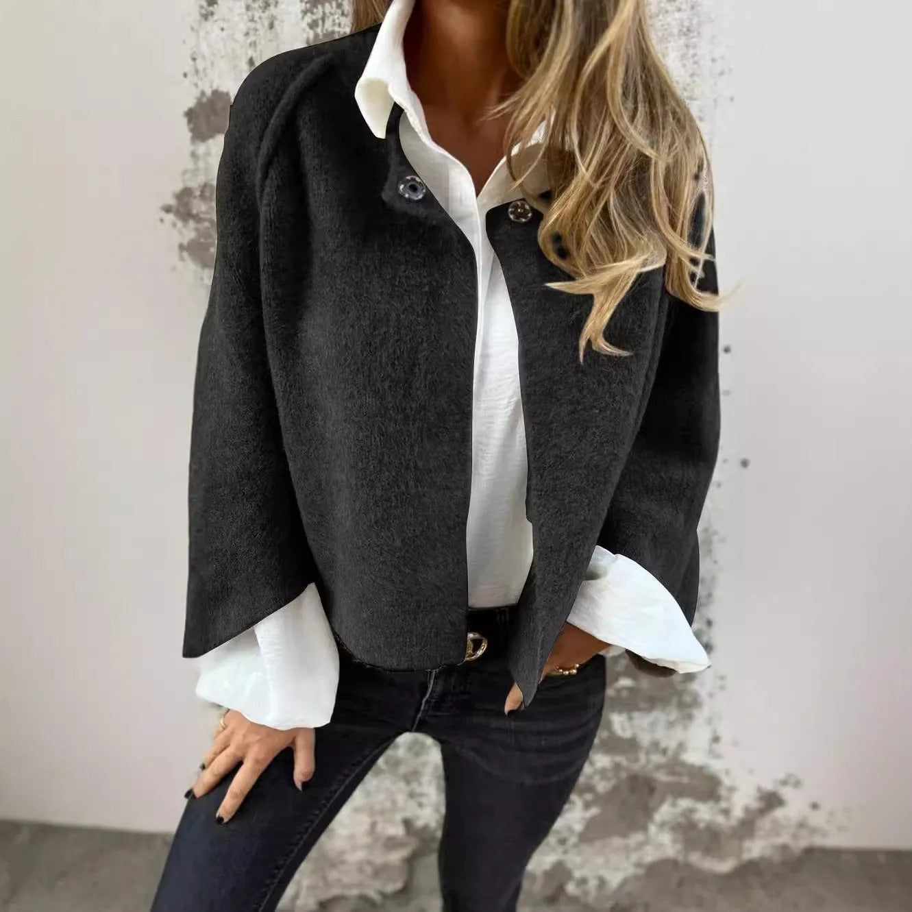 Henrike | Round Neck Long Sleeve Short Coat
